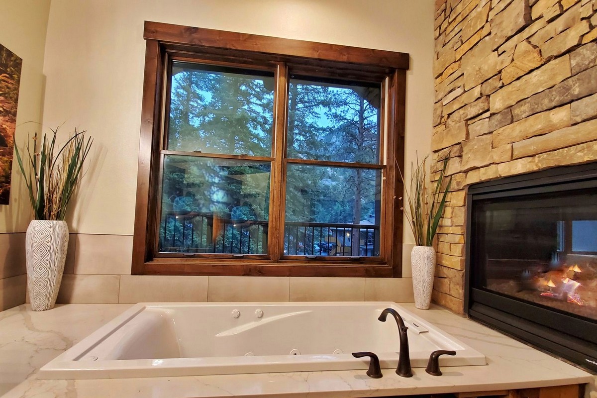 Living room with fireplace